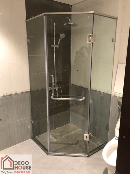 Lắp phòng tắm kính góc 135