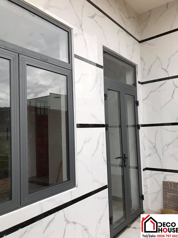 Cửa nhôm kính xingfa màu ghi cho nhà ở Hai Bà Trưng