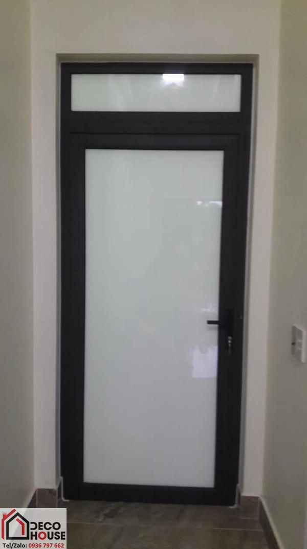 Lắp cửa mở quay 1 cánh nhôm Xingfa