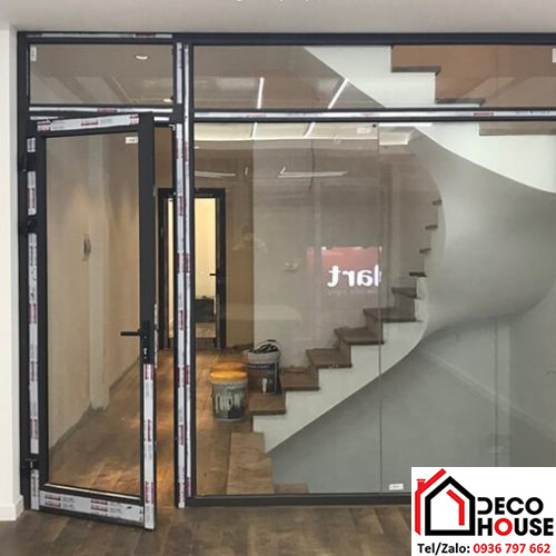 Vách ngăn kết hợp cửa mở quay nhôm kính Xingfa giá rẻ