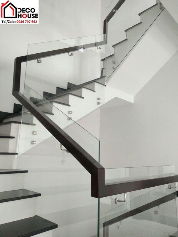 Cầu thang kính tay vịn inox đẹp giá rẻ