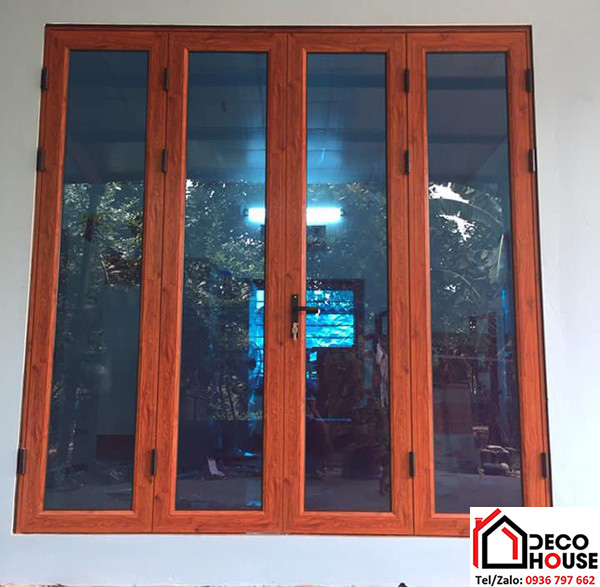 Lắp cửa nhôm Xingfa 4 cánh giả vân gỗ đẹp