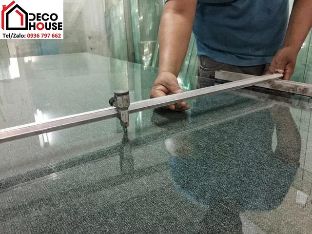 Gia công kính cường lực Hải Long tại xưởng Decohouse