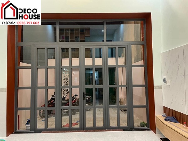 Lắp đặt cửa nhôm Xingfa 4 cánh chia ô đẹp
