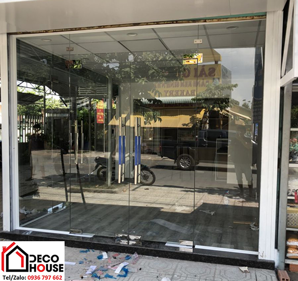 Mẫu cửa kính thủy lực 2 cánh bản lề sàn Adler