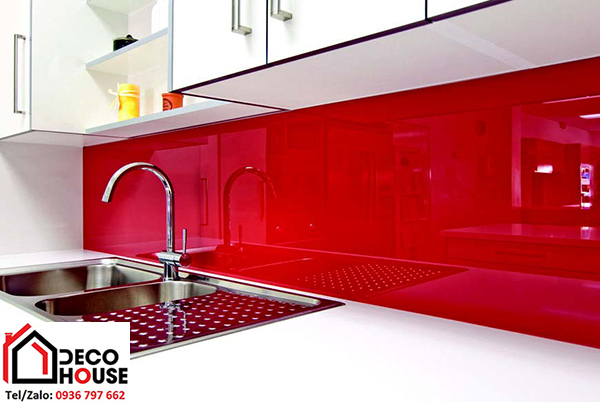 Kính ốp bếp màu đỏ