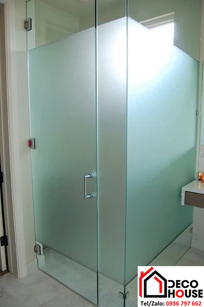 Làm kính cường lực phun cát mờ phòng tắm