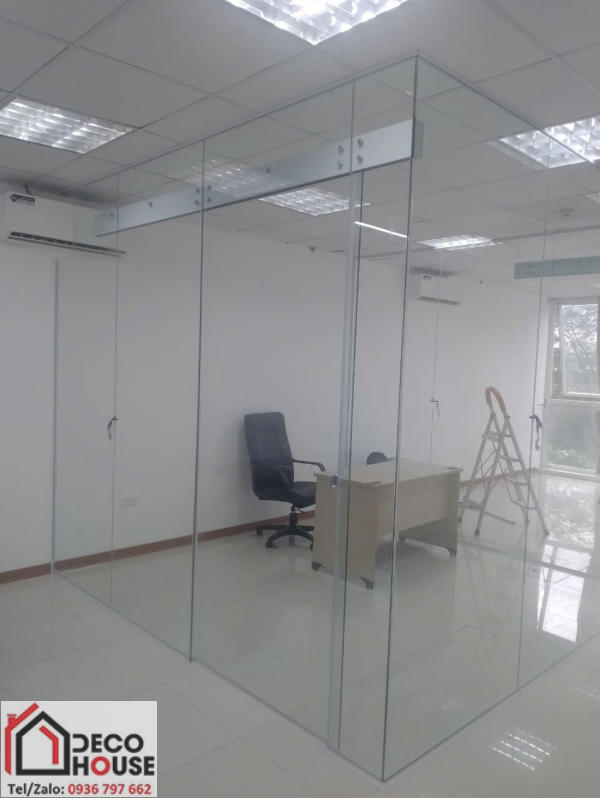 Làm vách ngăn kính cường lực cho văn phòng