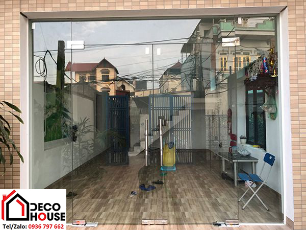 Lắp đặt cửa thủy lực 2 cánh mở quay kính 12mm tại Hà Nội