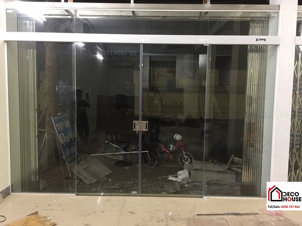 Thi công cửa kính lùa 2 cánh Zamilldoor