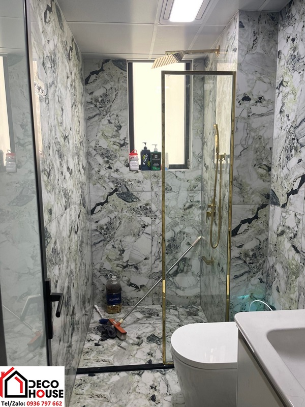Vách ngăn kính cố định nhà tắm viền inox mạ vàng