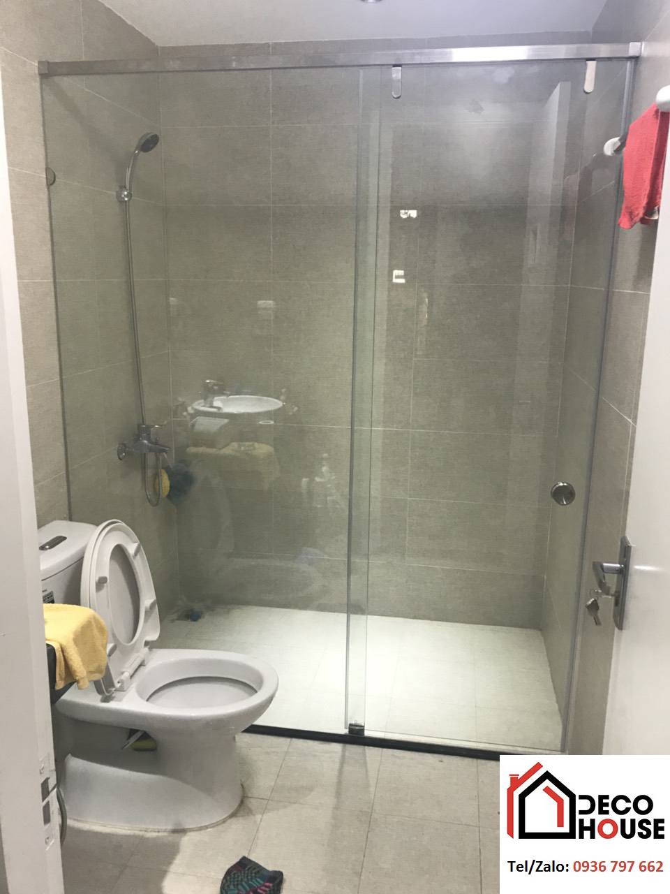 Vách tắm kính cường lực cửa lùa