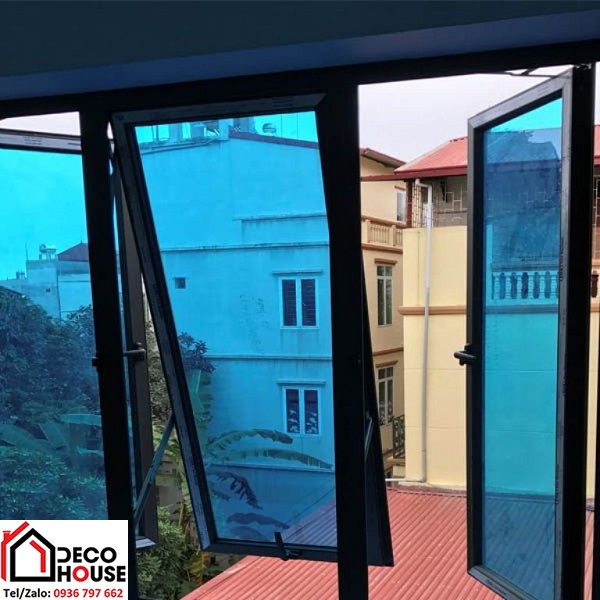 Cửa nhôm kính cường lực màu xanh nước biển