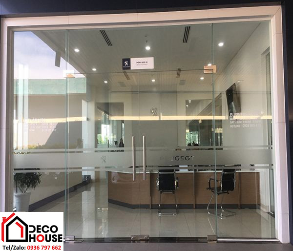 Làm cửa kính cường lực bản lề sàn tại Hà Nội giá rẻ