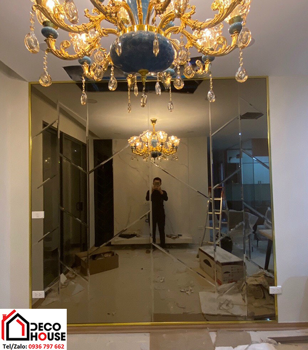Làm vách kính thủy màu trà trang trí ốp tường tại Hà Nội
