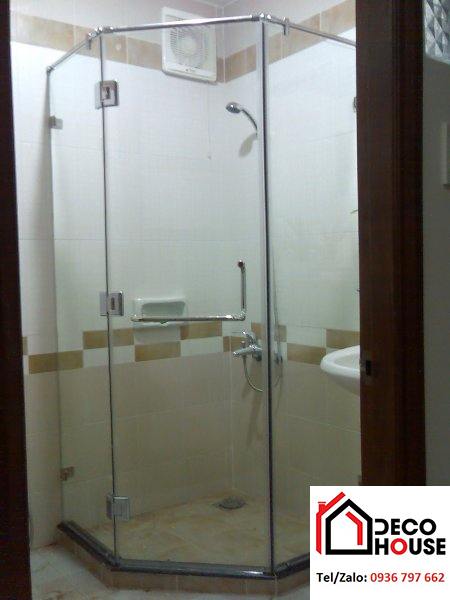 Lắp vách kính nhà tắm 135 độ
