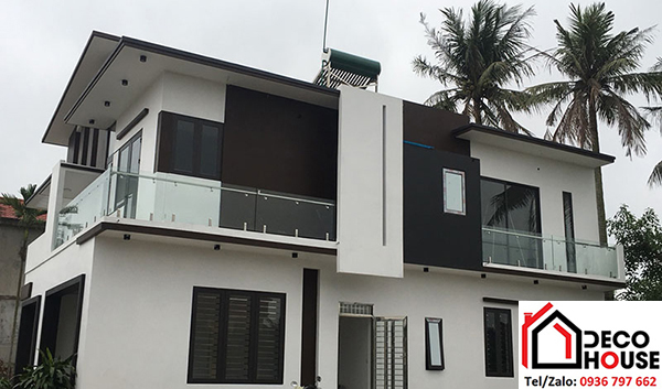 Mẫu lan can kính ban công biệt thự