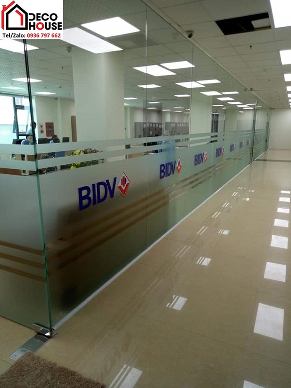 Vách cửa kính cường lực cho ngân hàng đẹp