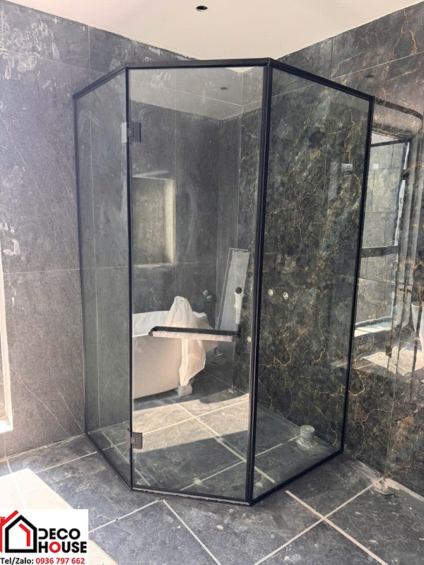 Vách kính phòng tắm vát góc 135 độ