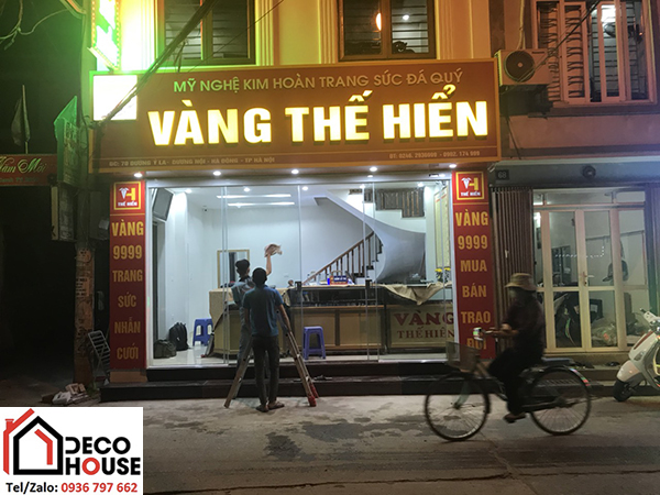 Lắp đặt cửa kính cường lực cho cửa hàng