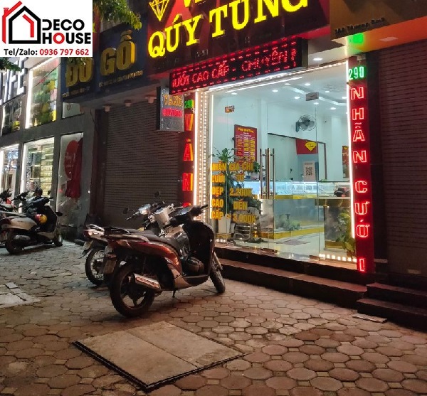 Lắp đặt cửa kính cường lực tiệm vàng