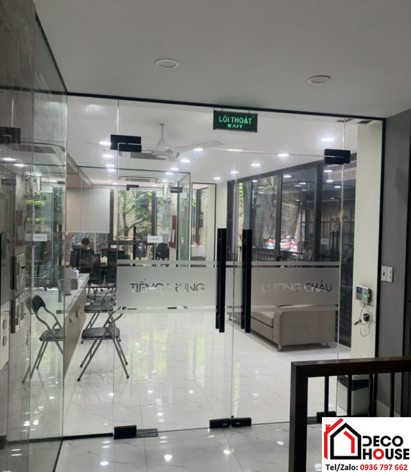 Cửa kính cường lực phụ kiện màu đen Hà Nội