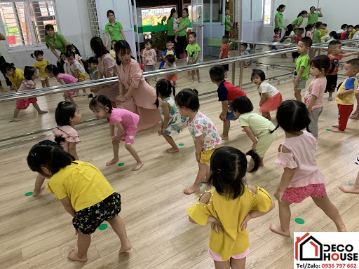 Gương dán tường khổ lớn trường mầm non