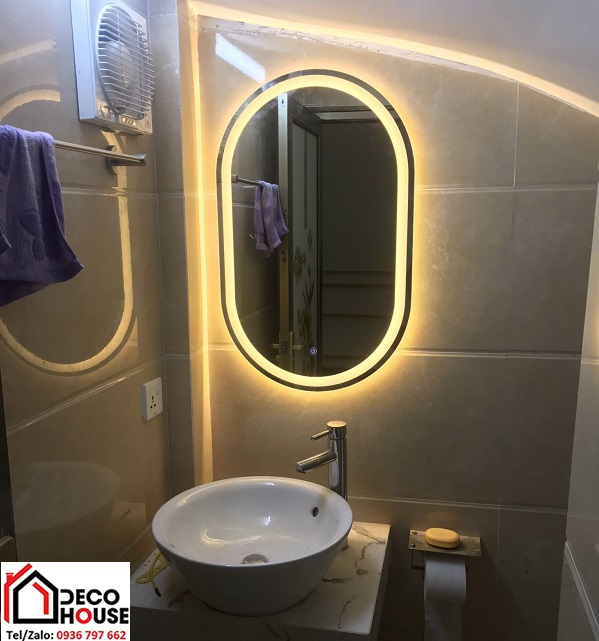 Gương đèn LED treo tường nhà tắm hình bầu dục