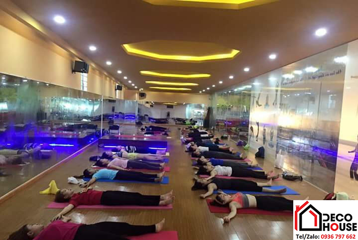 Gương kính phòng tập yoga