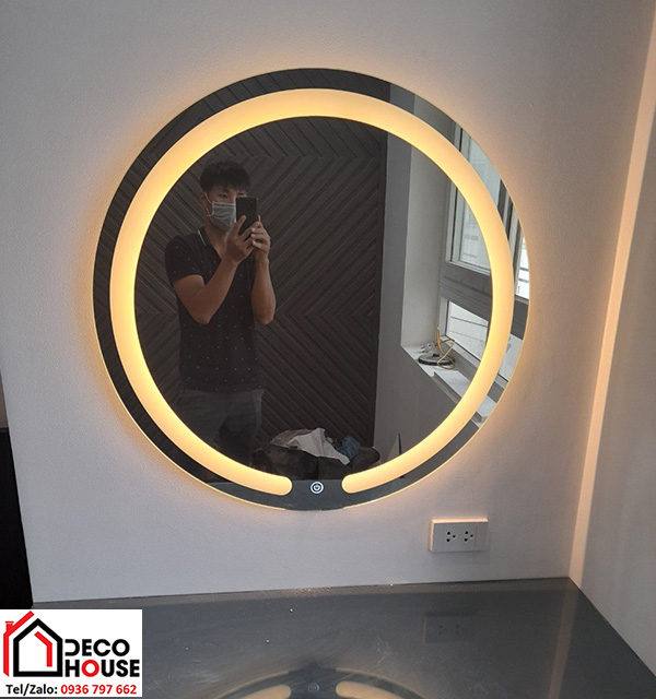 Gương LED hình tròn treo lavabo cảm ứng