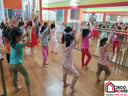 Gương soi phòng tập thể dục cho bé
