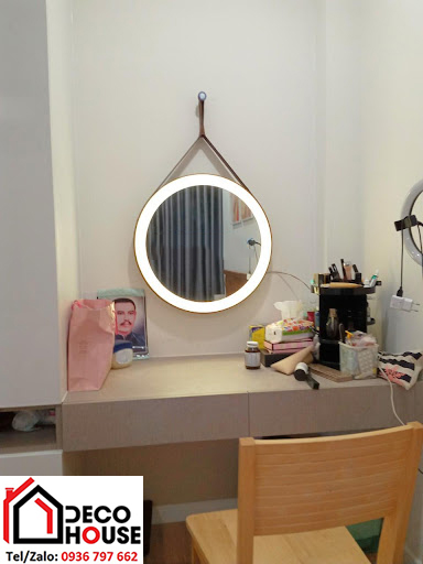Gương trang điểm có đèn LED hình tròn khung kim loại