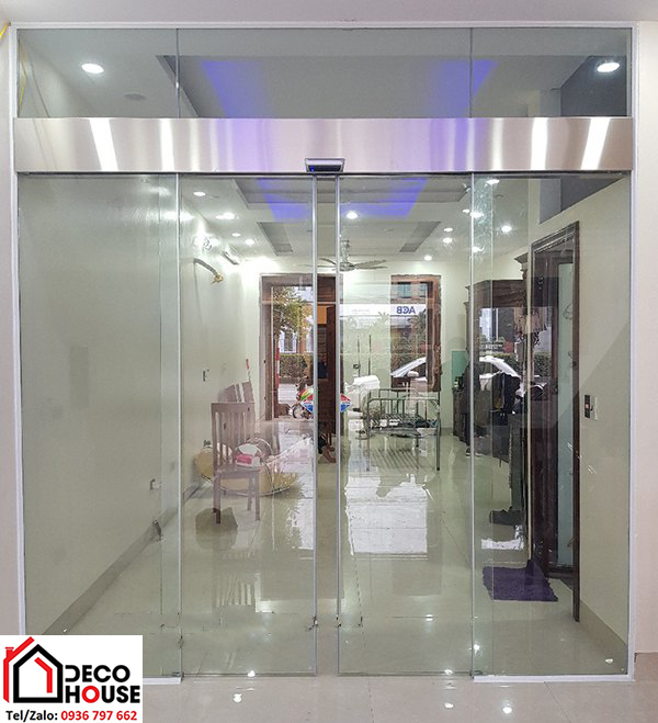 Làm cửa kính cường lực lùa tự động 2 cánh tại Hà Nội
