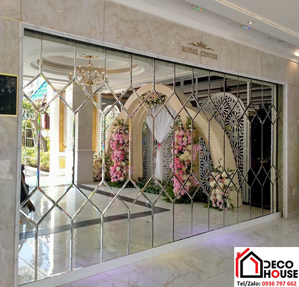 Làm gương dán tường tại nhà hàng đẹp