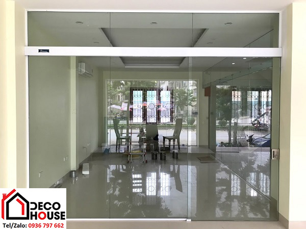 Thi công cửa kính cường lực kéo ngang 2 cánh tại Hà Nội