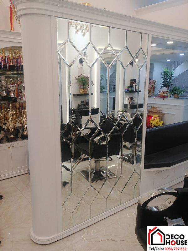 Thi công gương dán tường trang trí cửa hàng